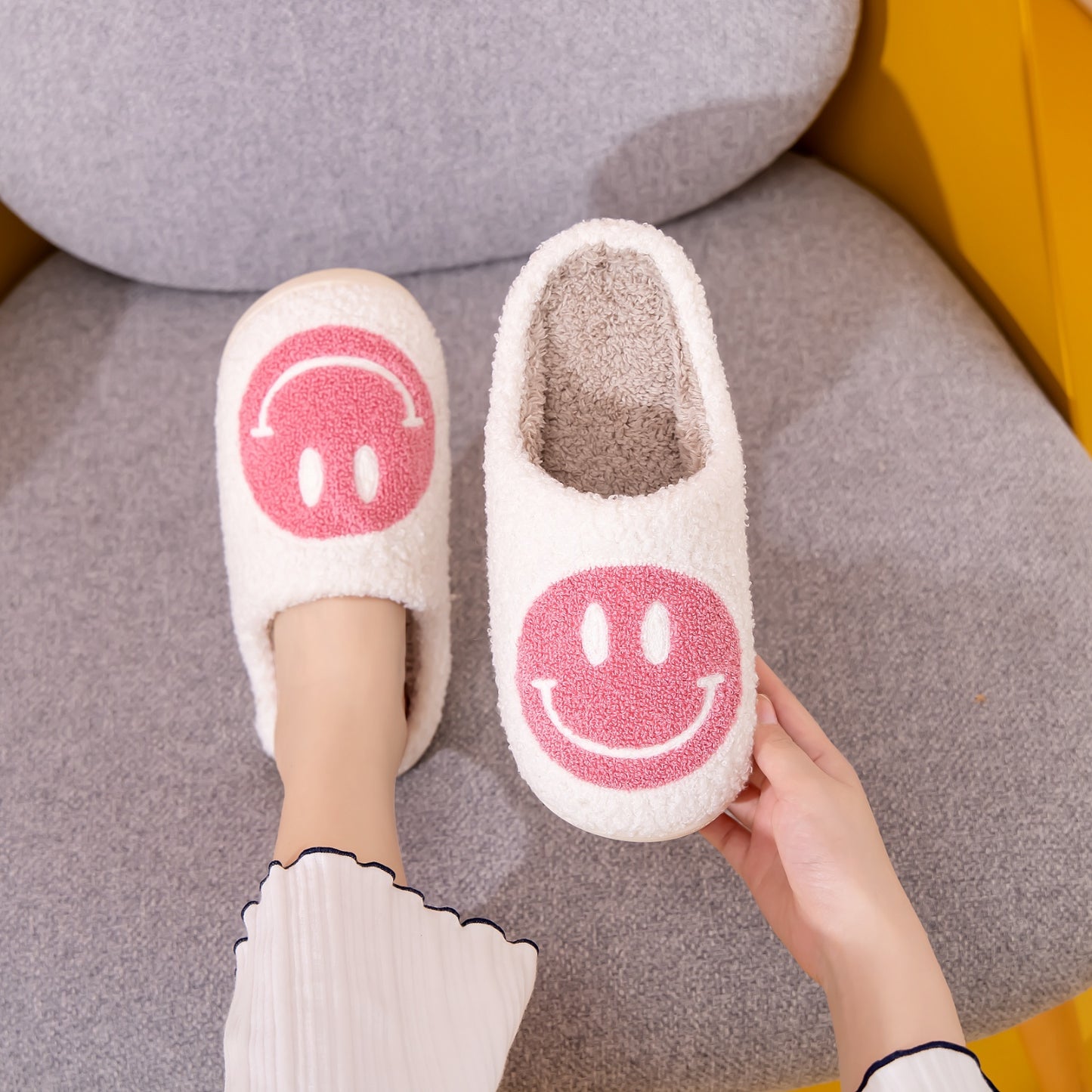 Melody Smiley Face Slippers Trendsi WHITE/PINK S