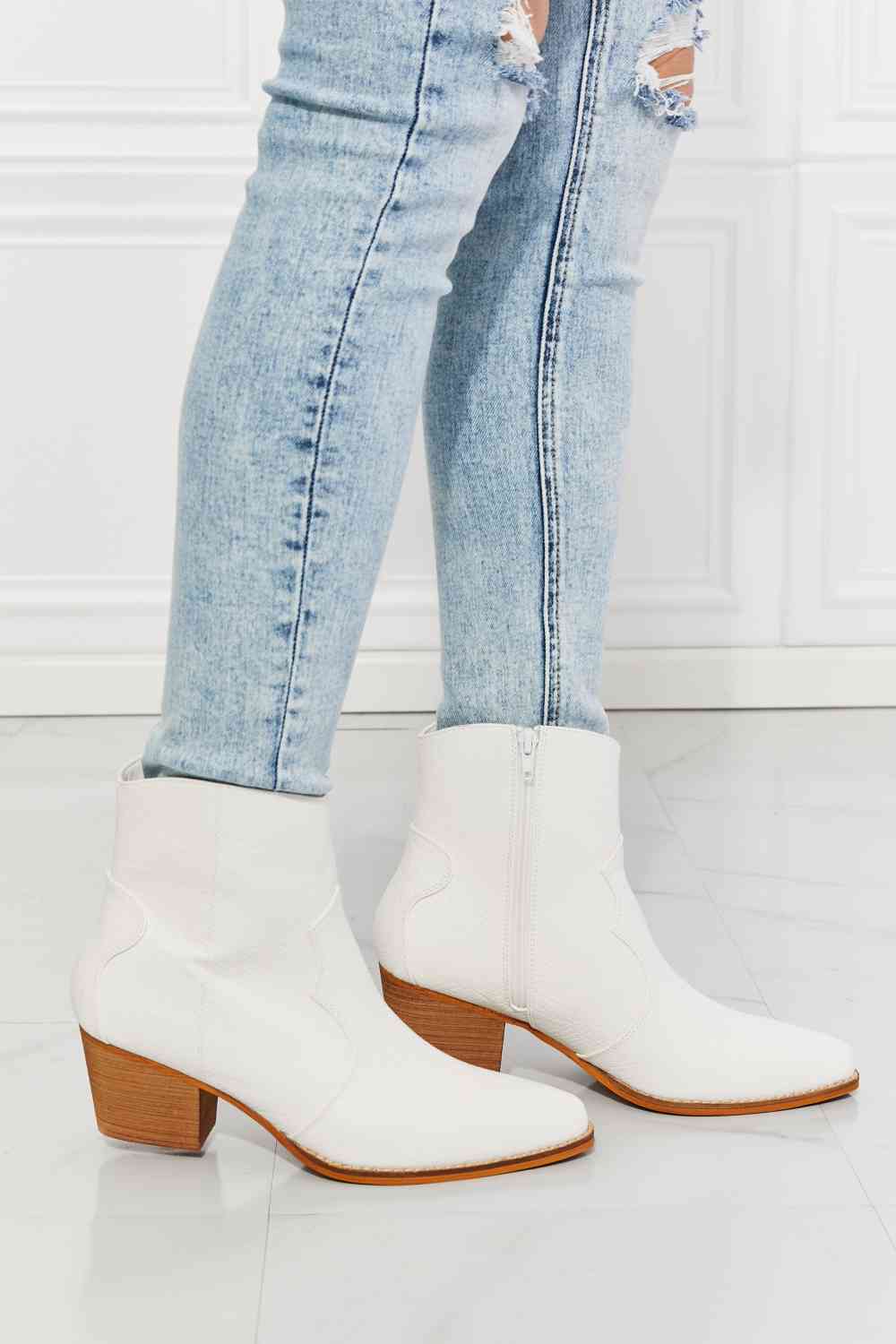 MMShoes Faux Leather Western Ankle Boots in White Trendsi