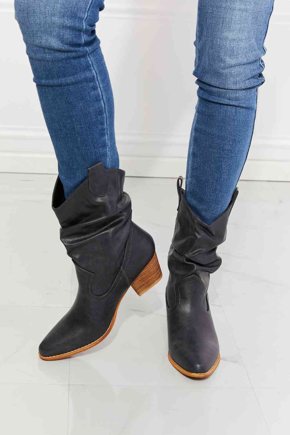 MMShoes Scrunch Cowboy Boots in Navy Trendsi