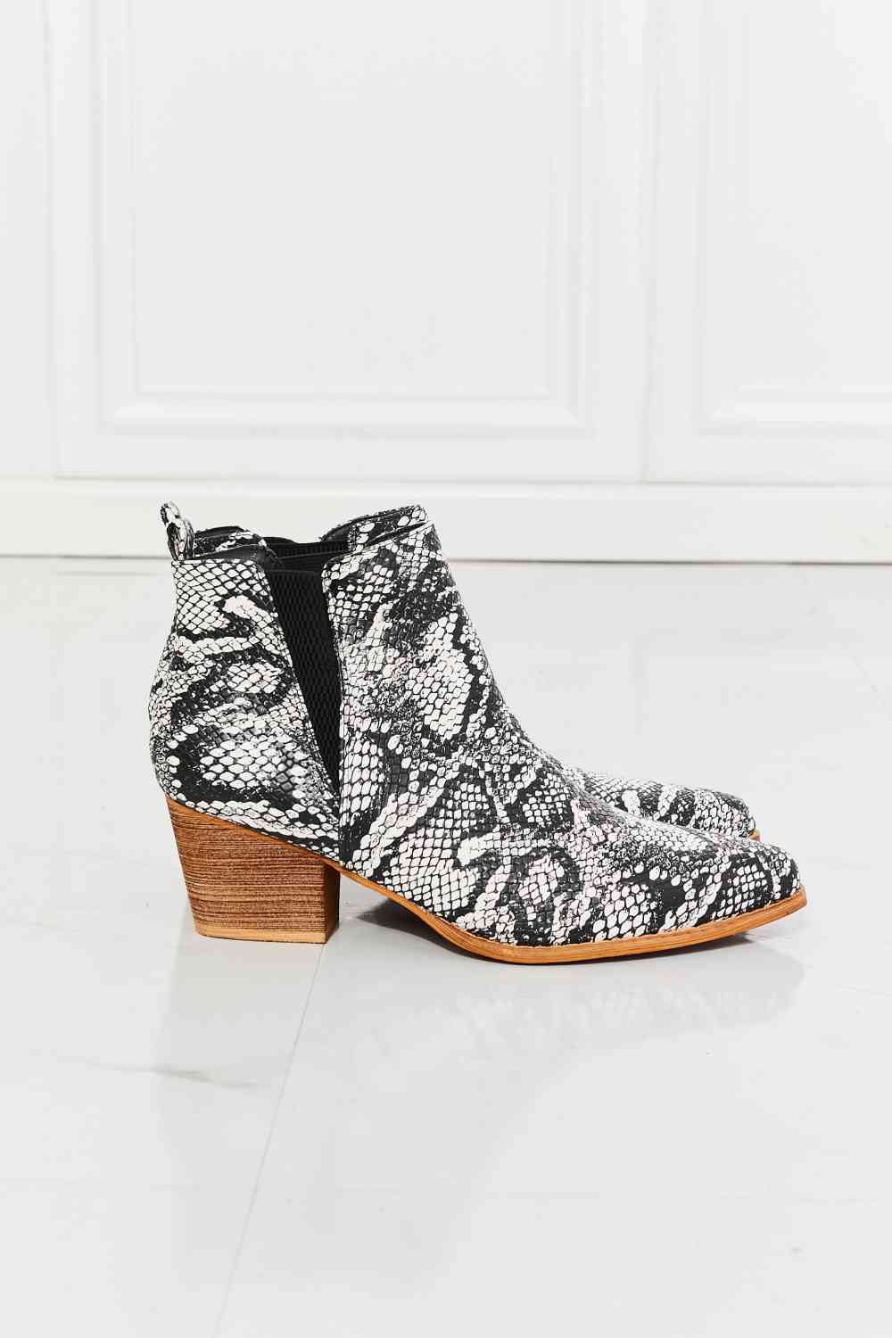 MMShoes Back At It Point Toe Bootie in Snakeskin Trendsi