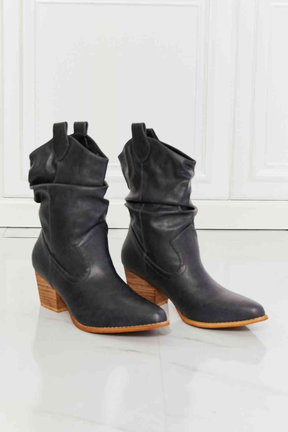 MMShoes Scrunch Cowboy Boots in Navy Trendsi