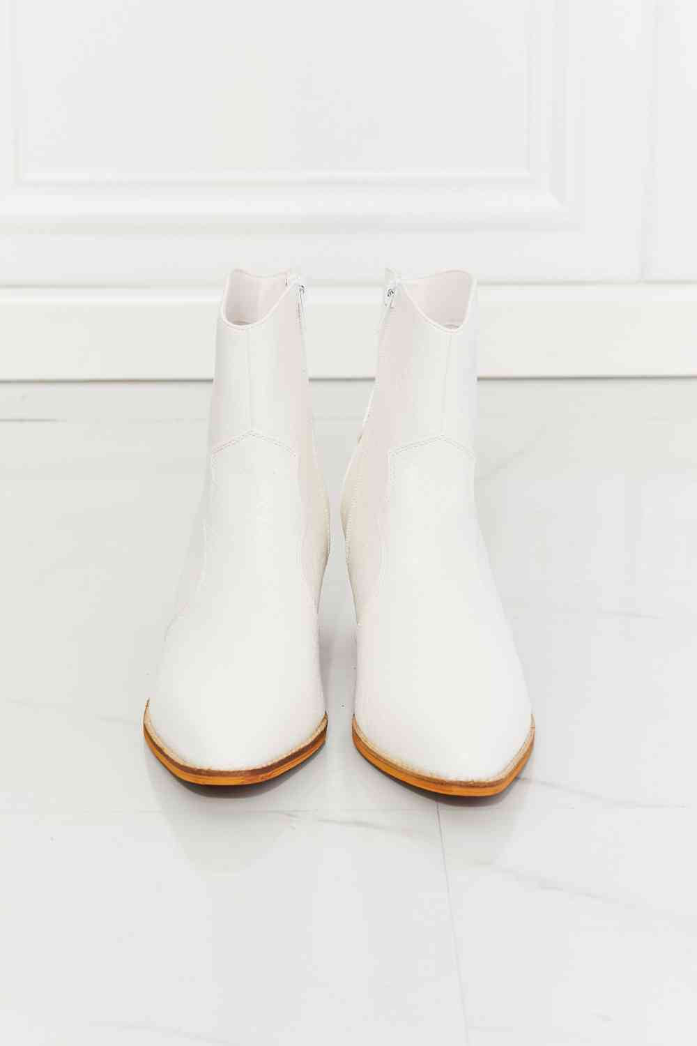 MMShoes Faux Leather Western Ankle Boots in White Trendsi