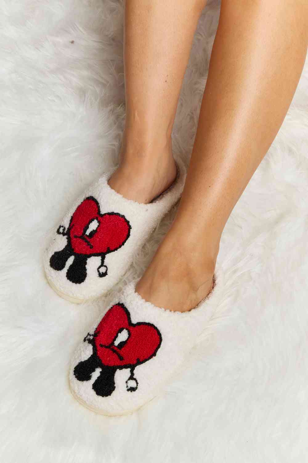 Melody Love Heart Print Plush Slippers Trendsi