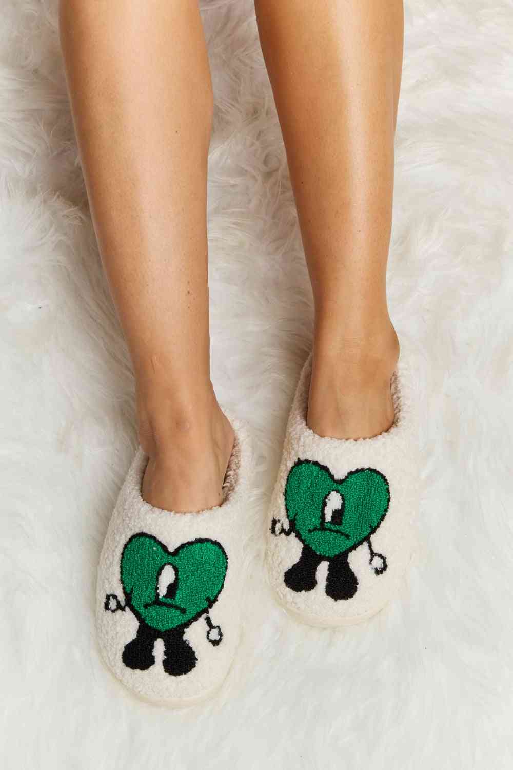 Melody Love Heart Print Plush Slippers Trendsi