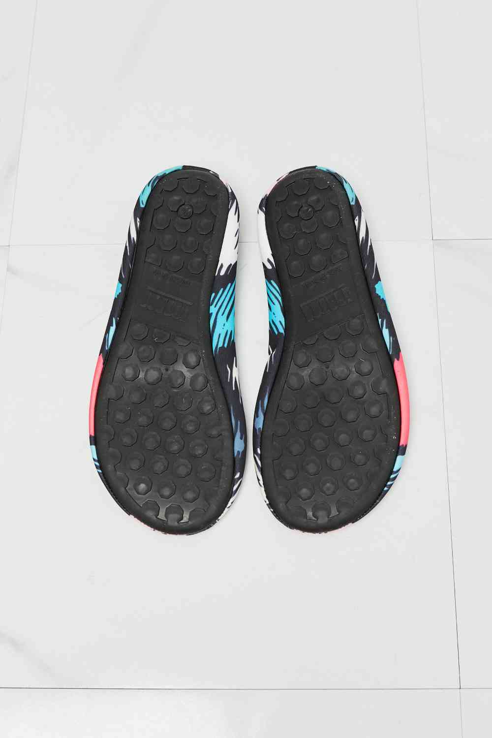 MMshoes On The Shore Water Shoes in Multi Jassorted