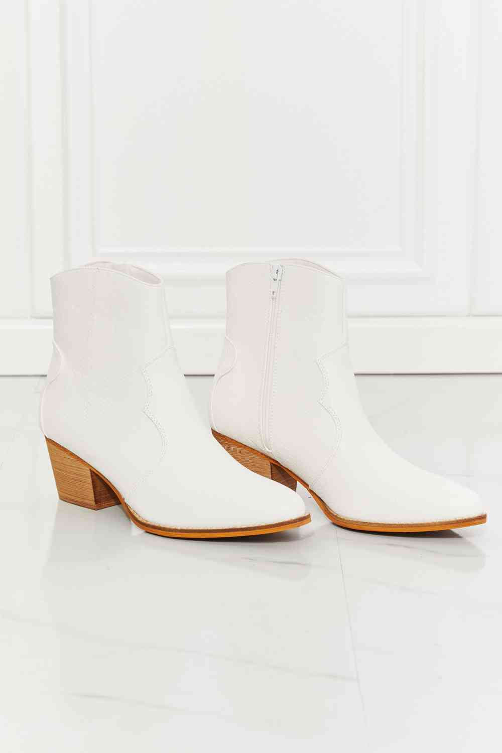 MMShoes Faux Leather Western Ankle Boots in White Trendsi