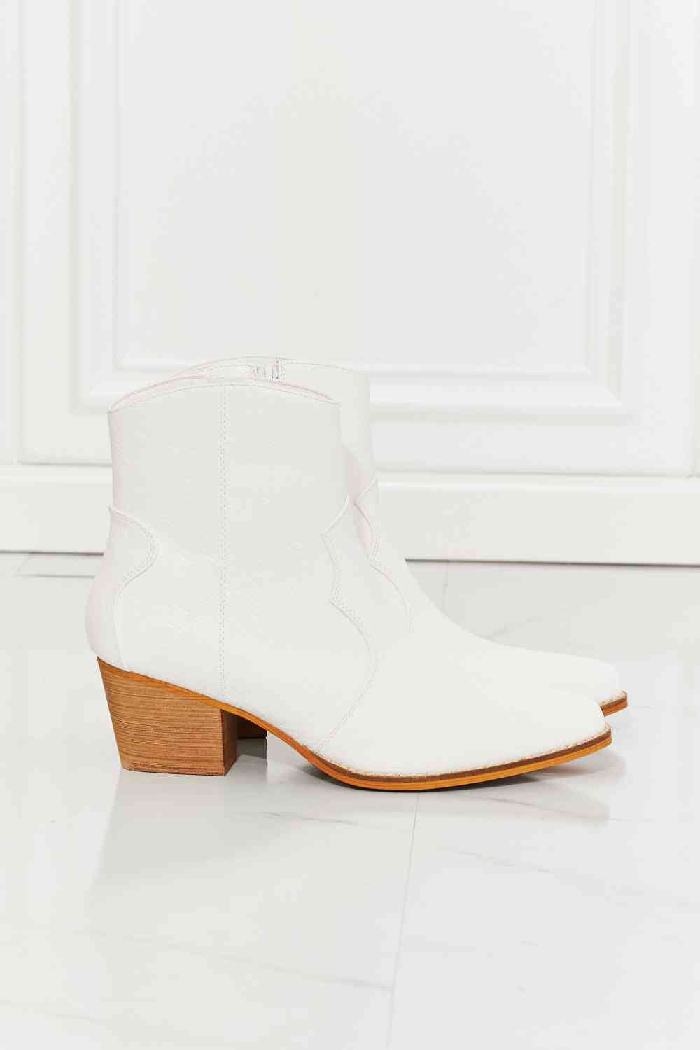MMShoes Faux Leather Western Ankle Boots in White Trendsi