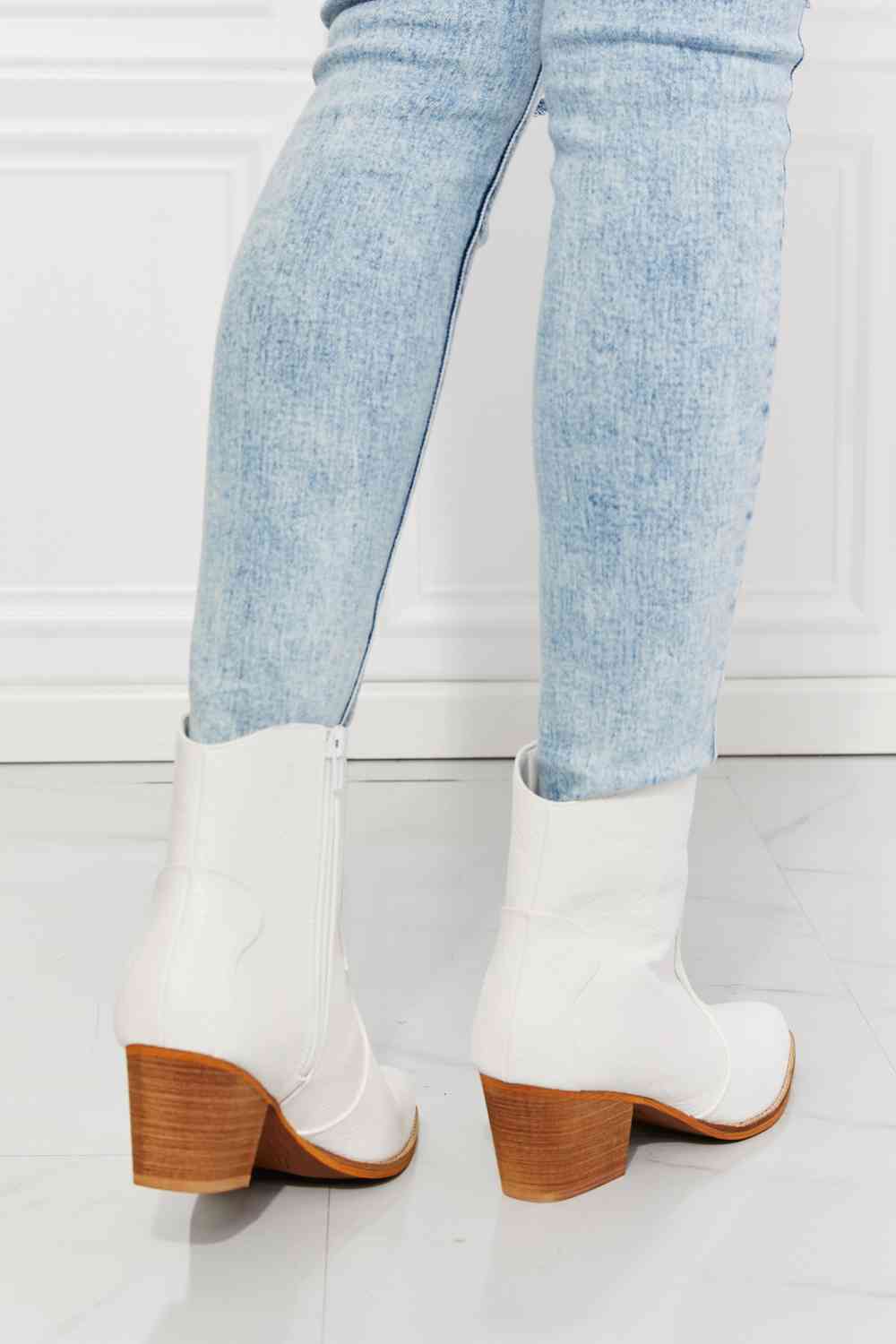 MMShoes Faux Leather Western Ankle Boots in White Trendsi