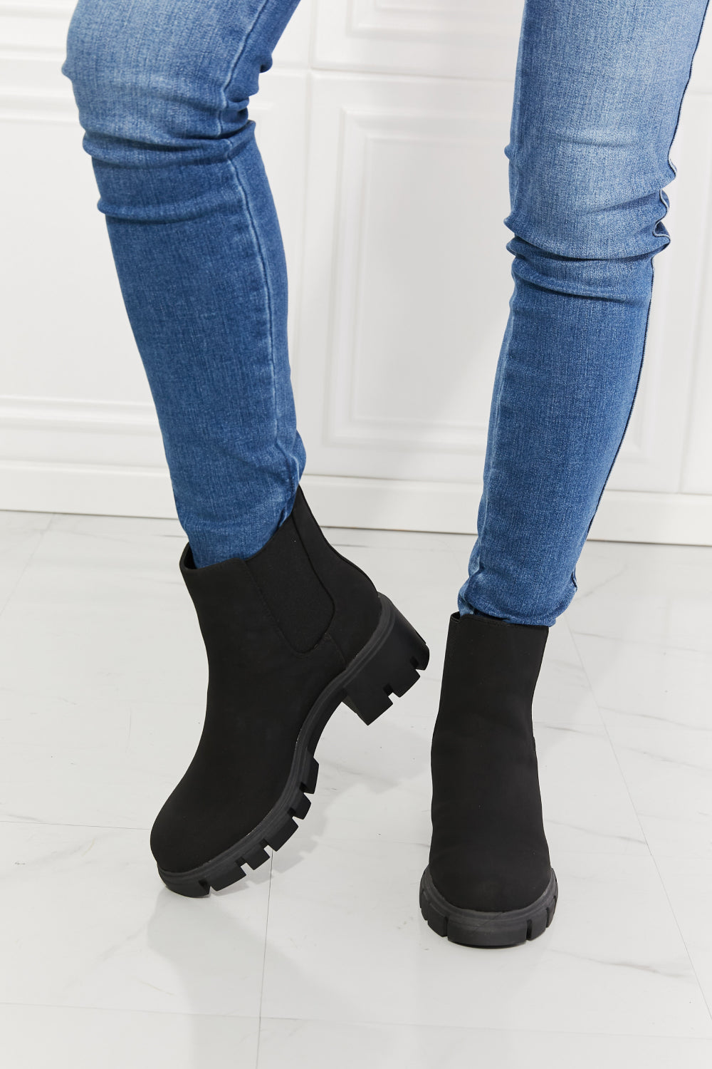 Lug Sole Chelsea Boots in Black Trendsi Black 6