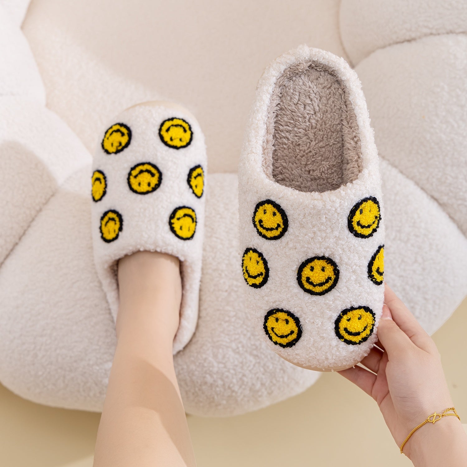 Melody Smiley Face Slippers  Trendsi YELLOW SMILE MIX S 