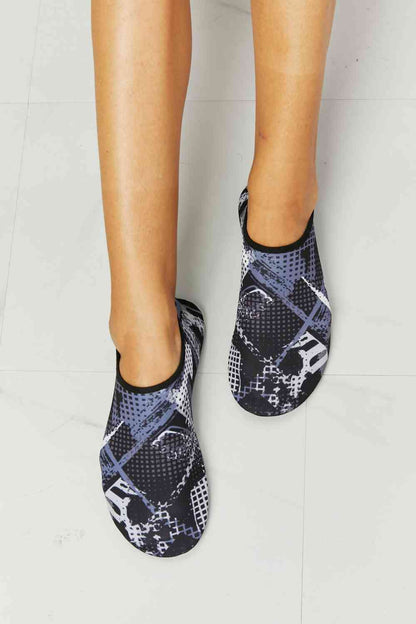 MMshoes On The Shore Water Shoes in Black Pattern  Jassorted   