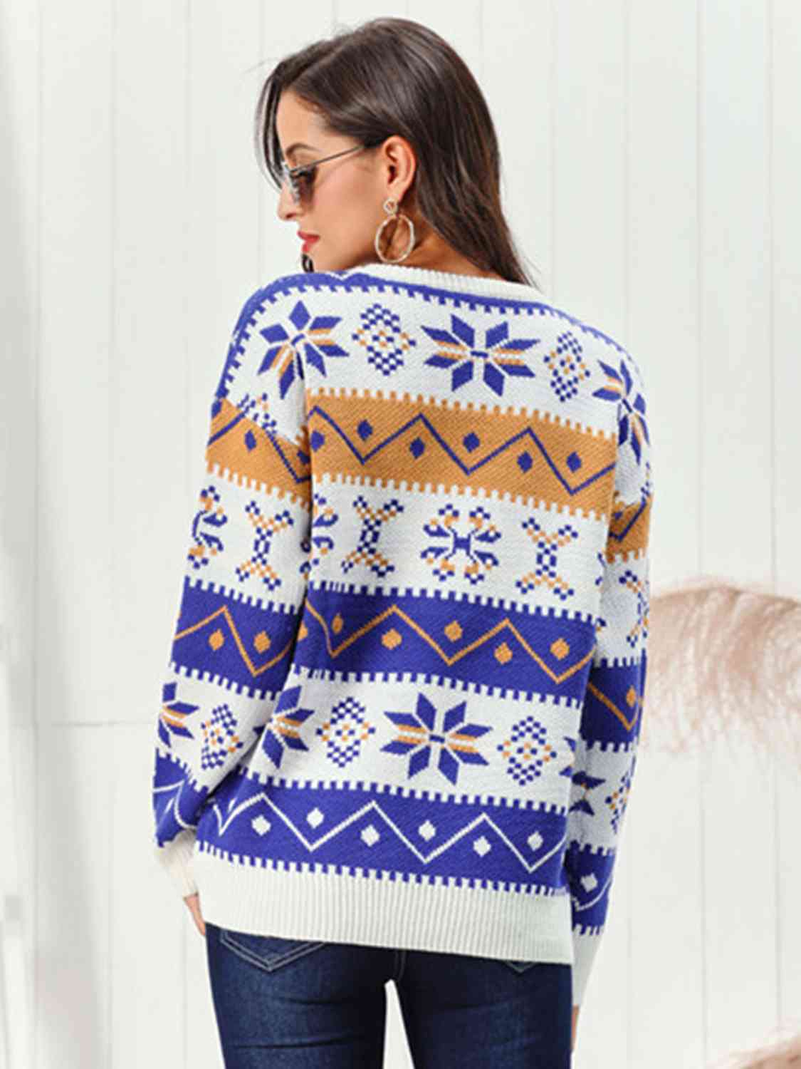 Snowflake Pattern Round Neck Sweater  Jassorted   