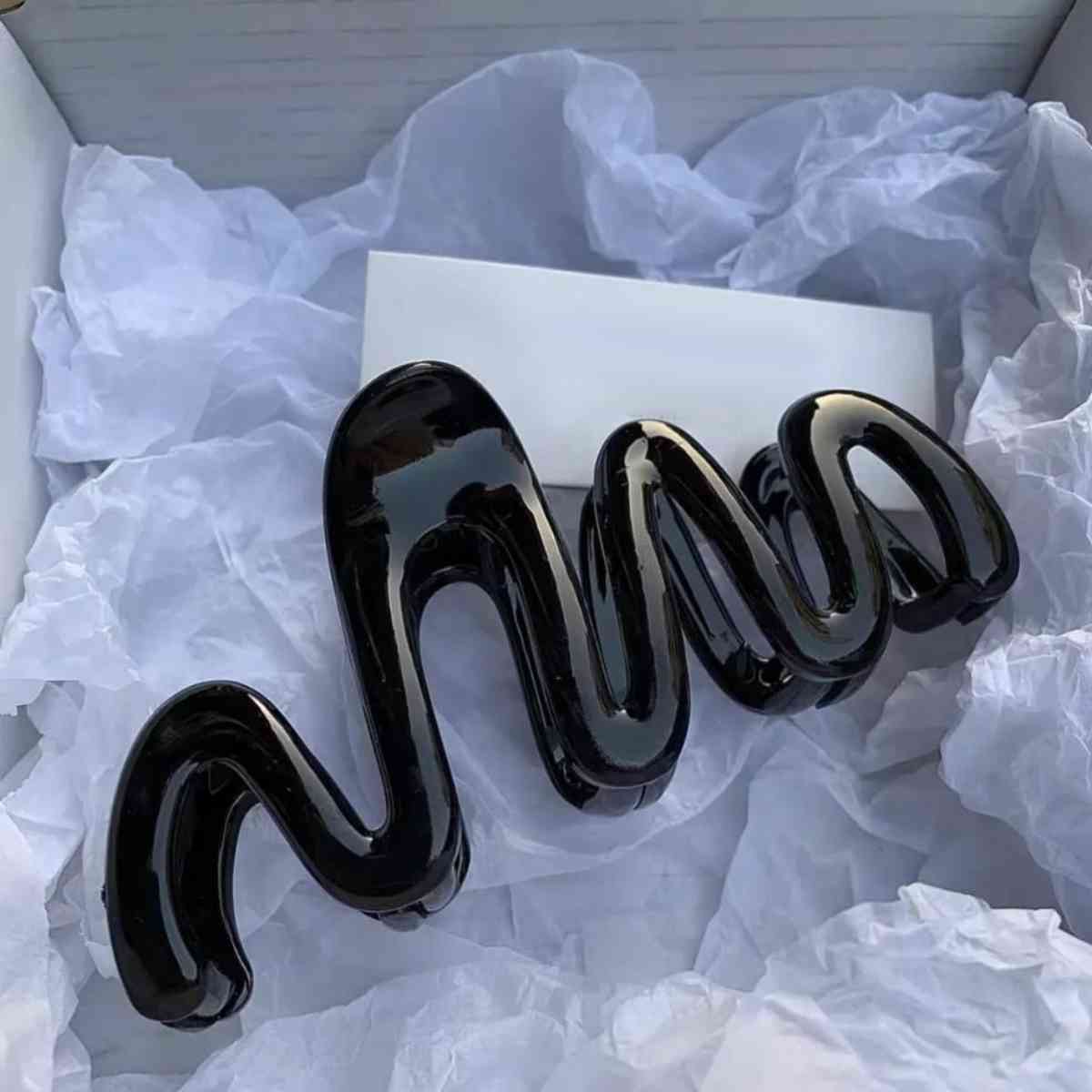 Resin Wave Hair Claw Clip  Jassorted Black One Size 