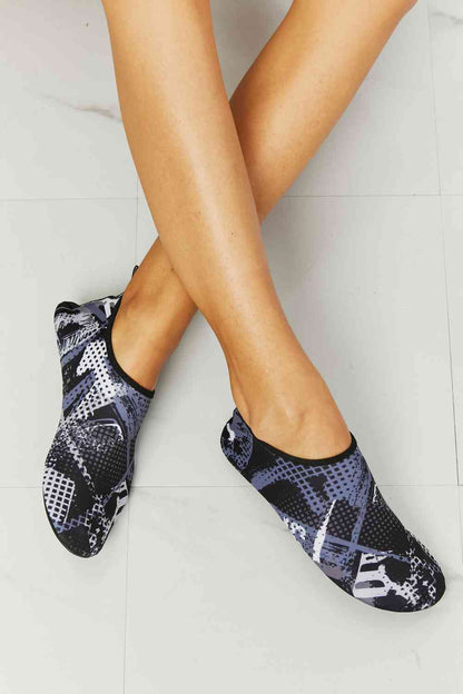 MMshoes On The Shore Water Shoes in Black Pattern  Jassorted Black XS 